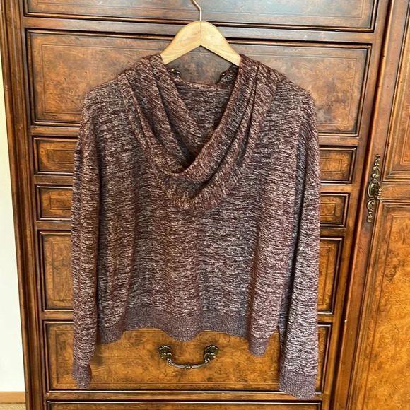 Gap woman’s maroon and grey long sleeve hooded sweatshirt - Picture 6 of 8